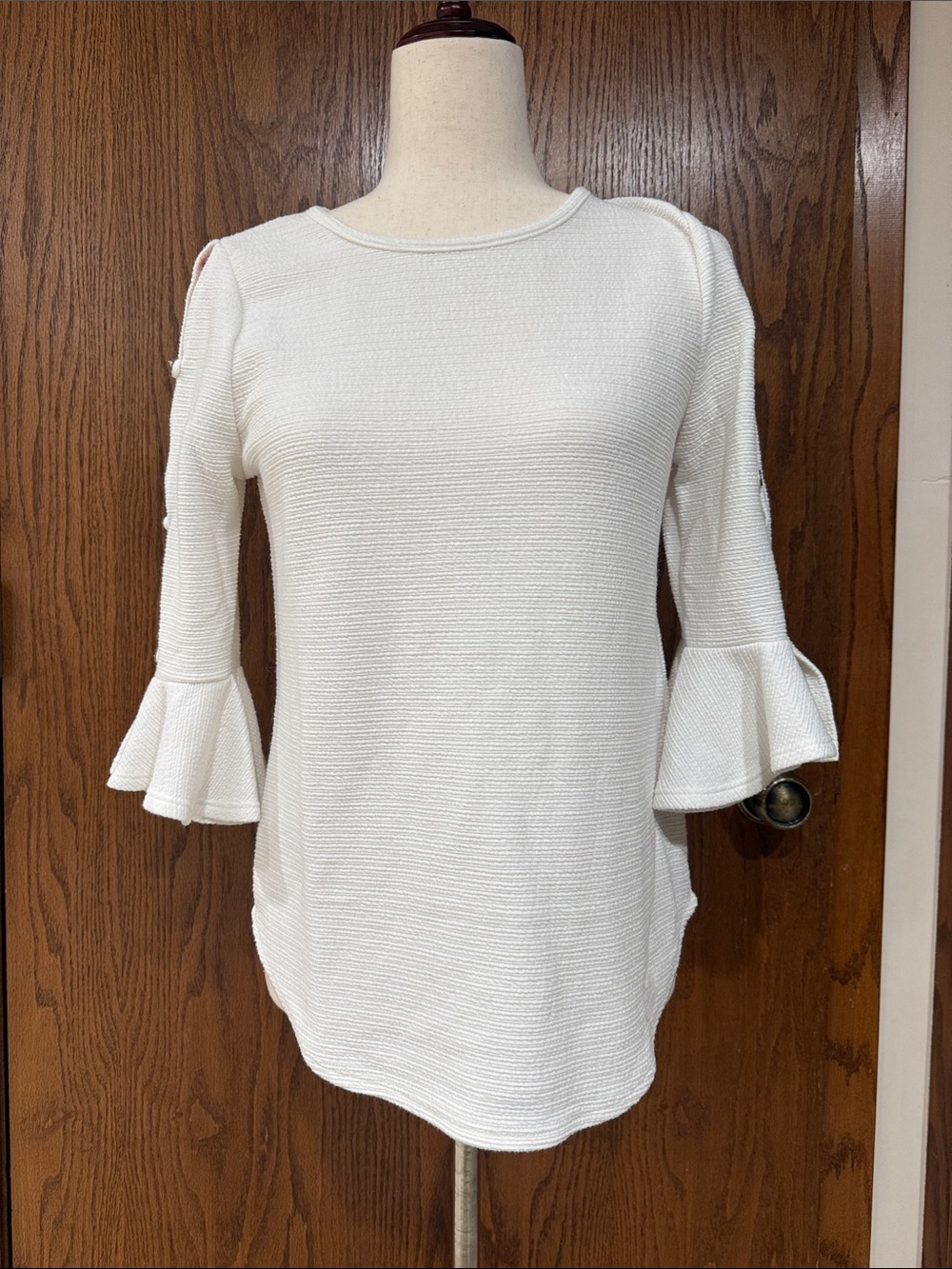 Green Envelope Women's White Ruffle Sleeve Knit Top